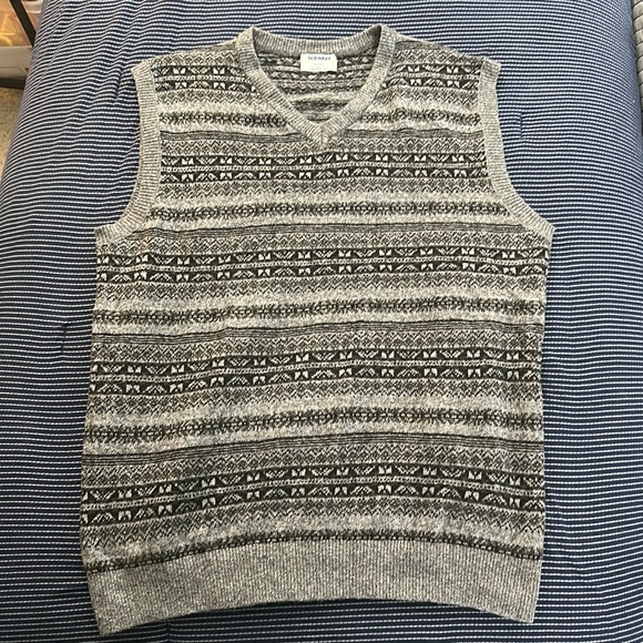 Old Navy V-Neck sweater vest - XL Tall - Picture 1 of 1